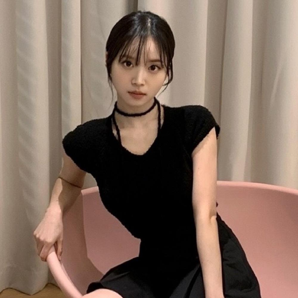 [김지영 착용][6차오더] Amelia v-neck short sleeve knit (Black)