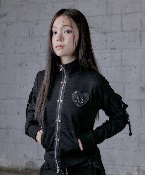 토브 메탈 로고 하트 패치 하이넥 스웻 집업 (2컬러)