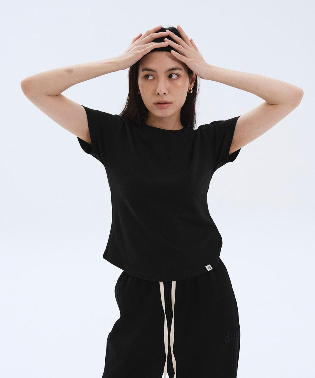댄프 라인 핏 티셔츠