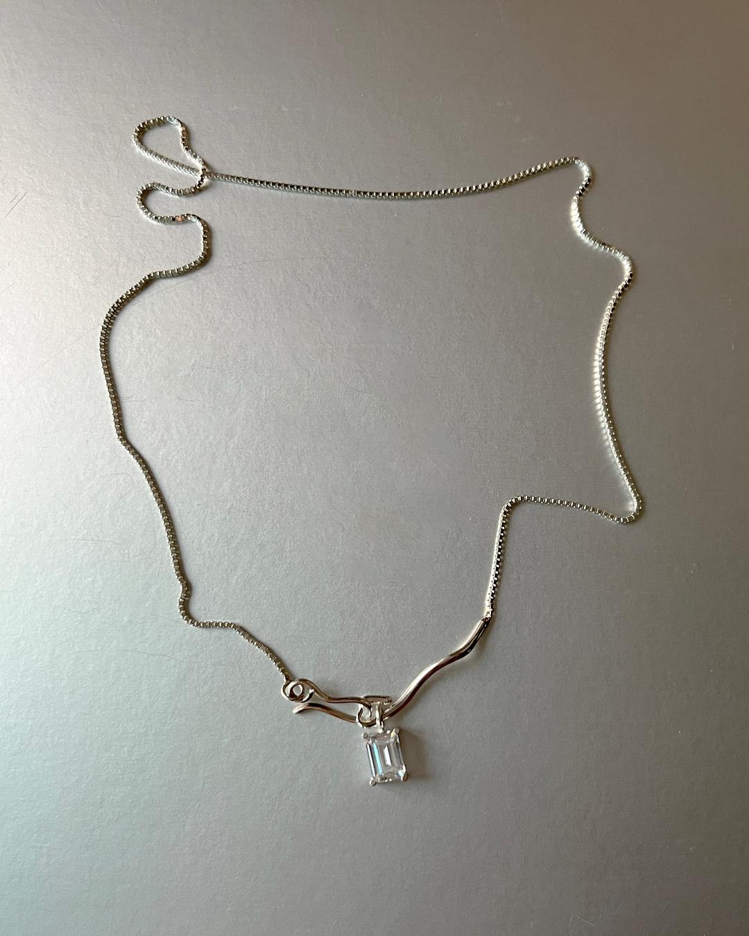 Flow necklace