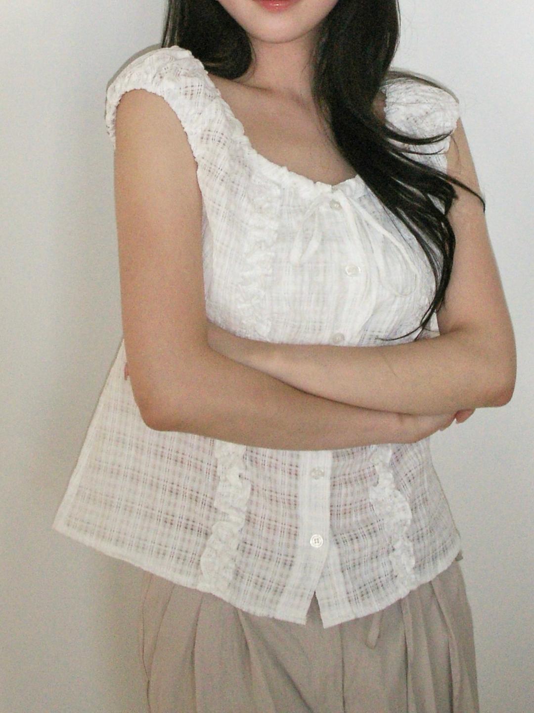 프릴리 DA. Romantic Ruffle Blouse