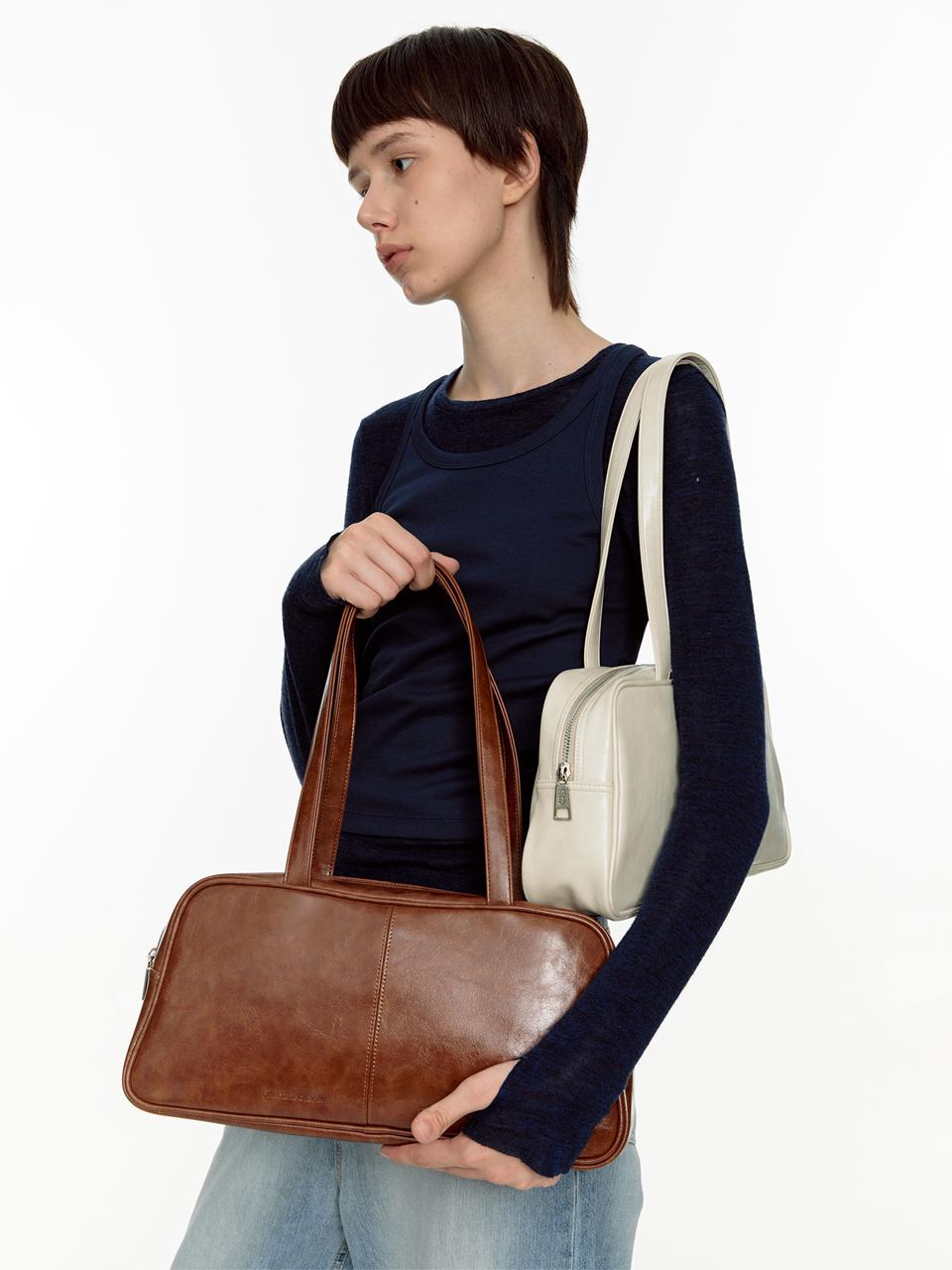 Trapezoid Baguette Shoulder Bag (crack)(brown)