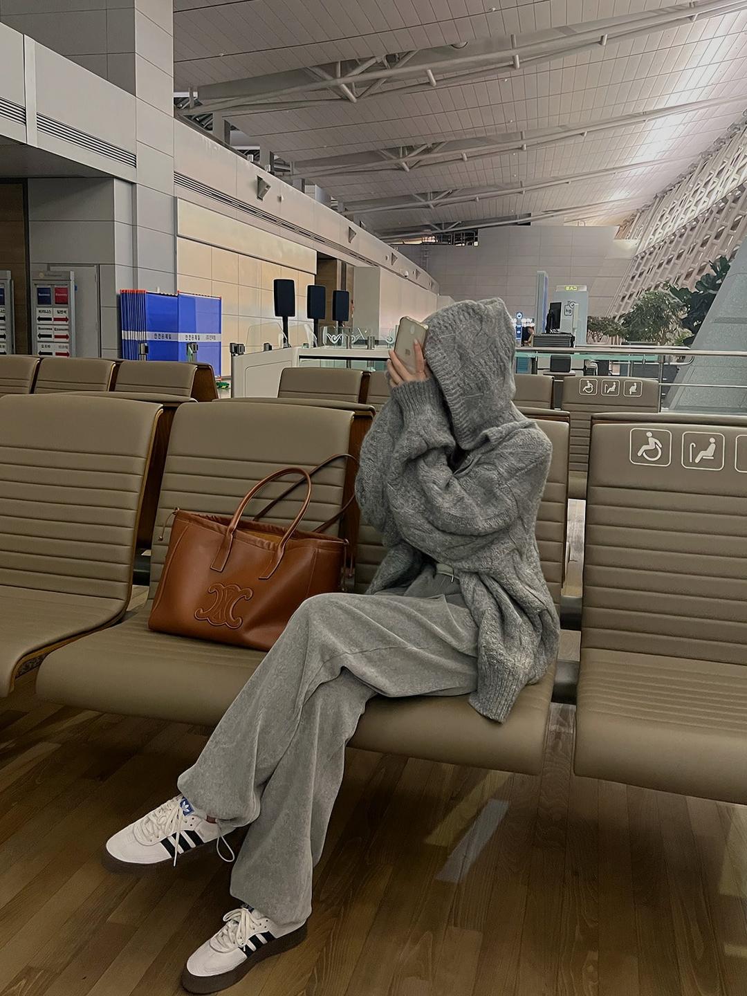 Knit Hoodie Zipped Up