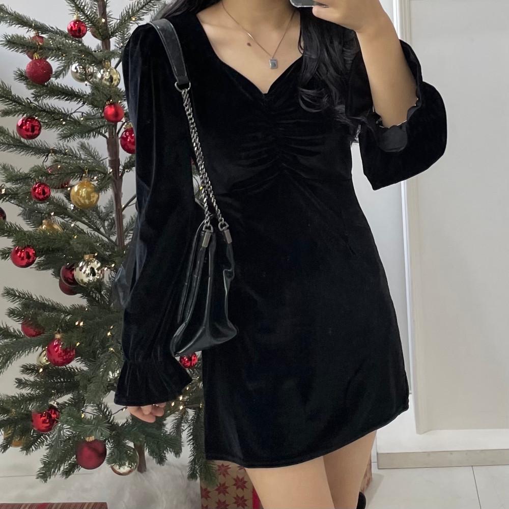 [연말룩♥] 홀리데이 벨벳 퍼프 원피스 (2 color)