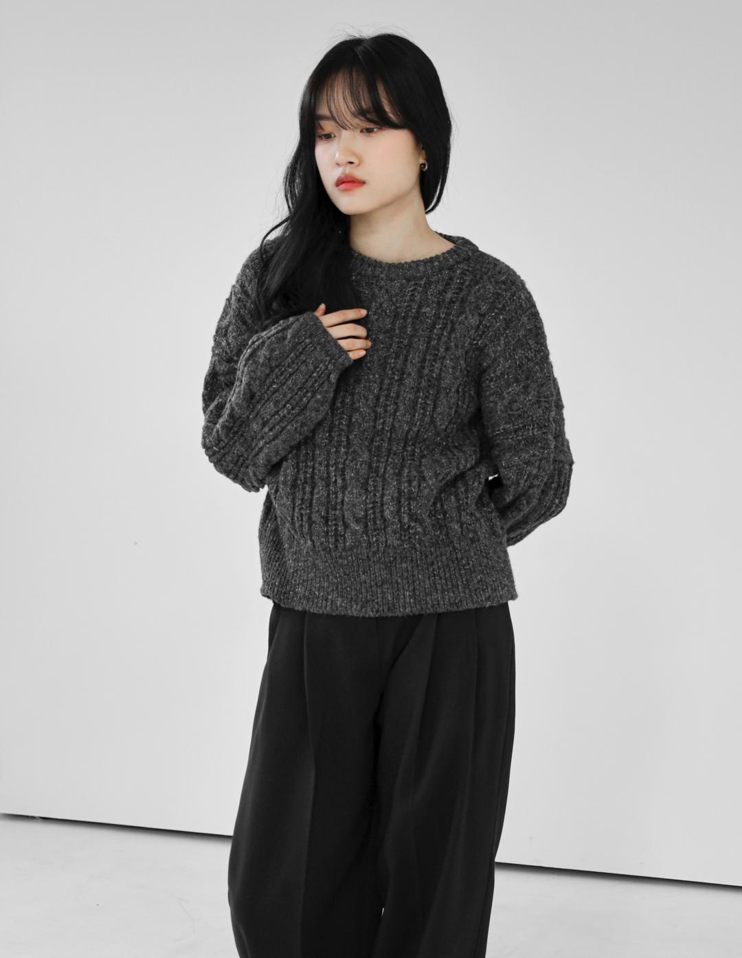 Cozy Twist Round Knit