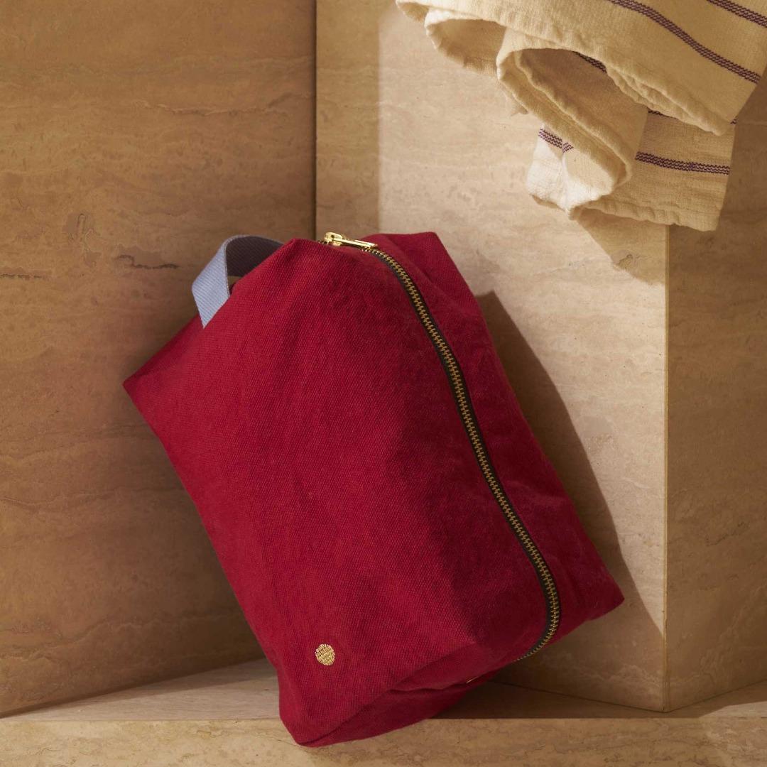 LCG219 Pouch Cube: Iona Cherry