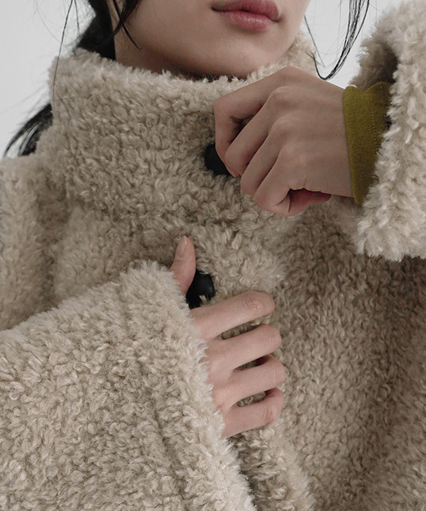 매니크 루이브 오버핏 덤블 퍼 하프 코트