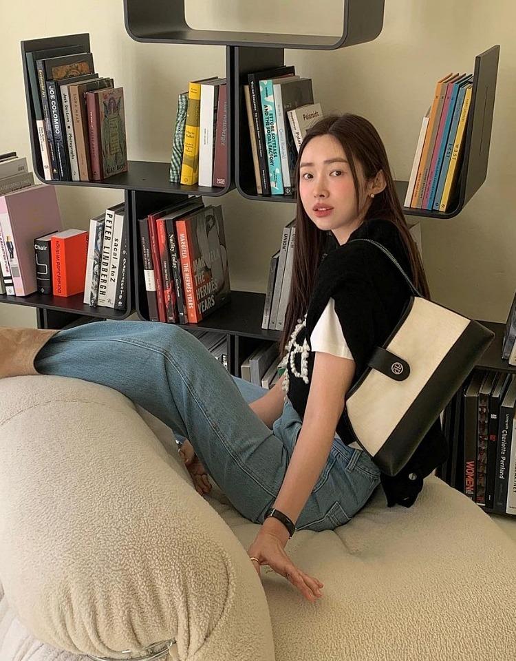 [차정원 착용] [3차 예약배송 4/22]town bag (hobo) - herringbone ivory