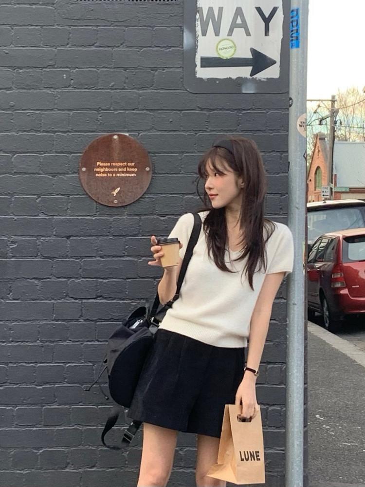 [당일/블랙 그레이] 베르가못 레터 브이넥 니트 (4color)