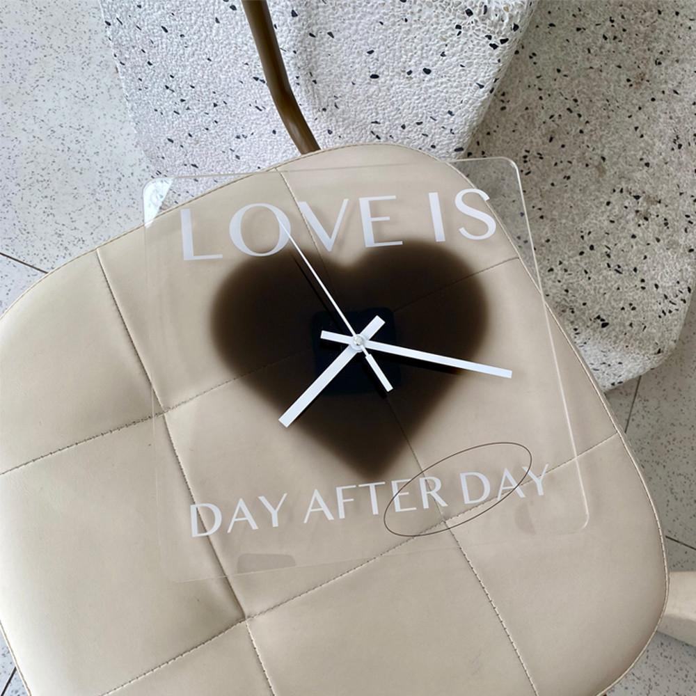 수심 Black Heart Clock 시계 유니크 투명 블랙 하트 감성 스탠드 북유럽