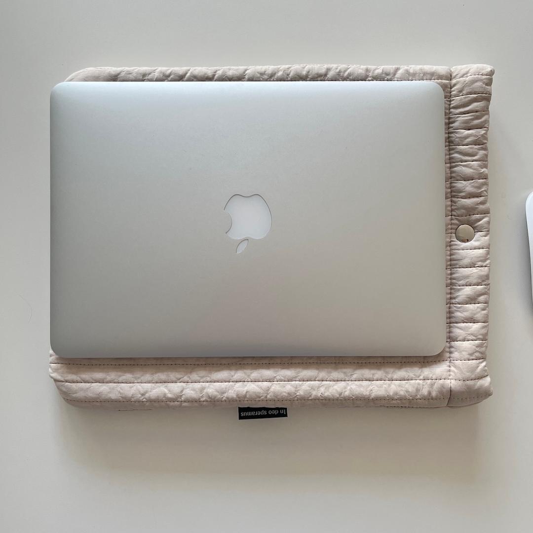 패딩 크림 노트북 파우치(Padding cream notebook pouch)