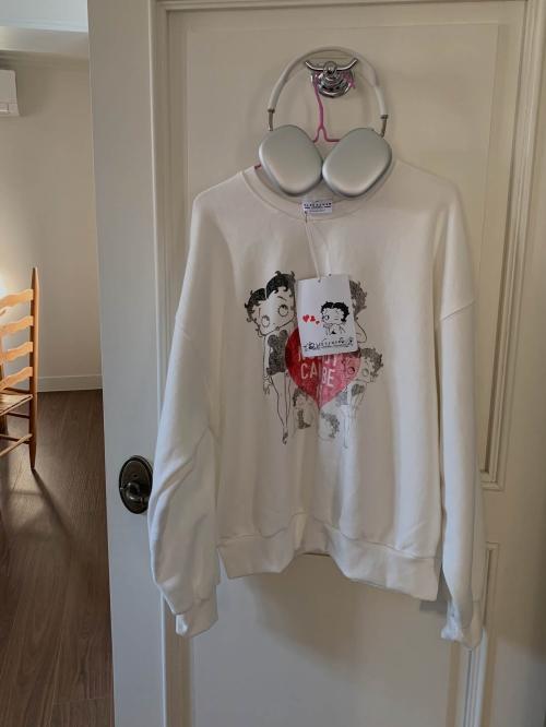 [베티붑정품] 하트 베티 맨투맨(기모) - 2col