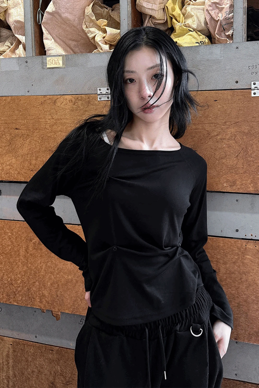 FRONT BUTTON BOATNECK TOP