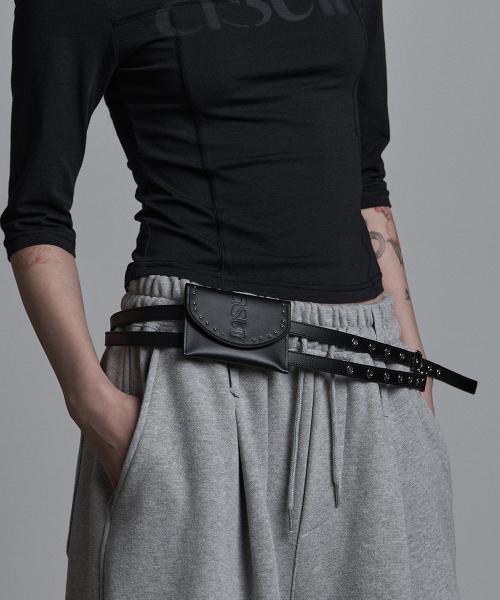 카우하이드 벨트 백 블랙