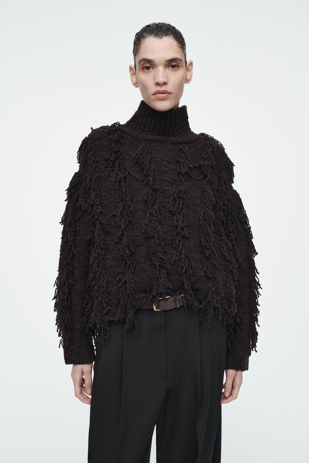 PULL FRANGÉ EN LAINE - BRUN / NOIR | COS