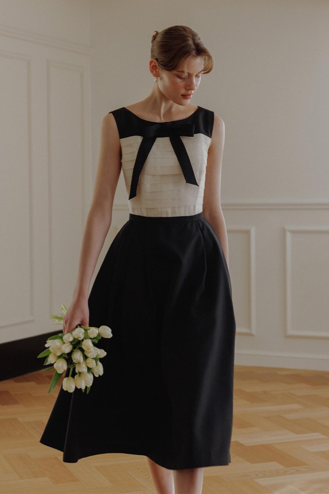 [6/5 예약배송] SELENE Boat-neck pin tucked detail long dress (Black)