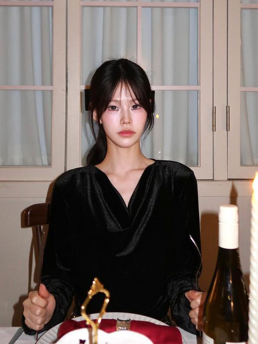 SOFT DRAPE SLIM VELVET TOP - BLACK