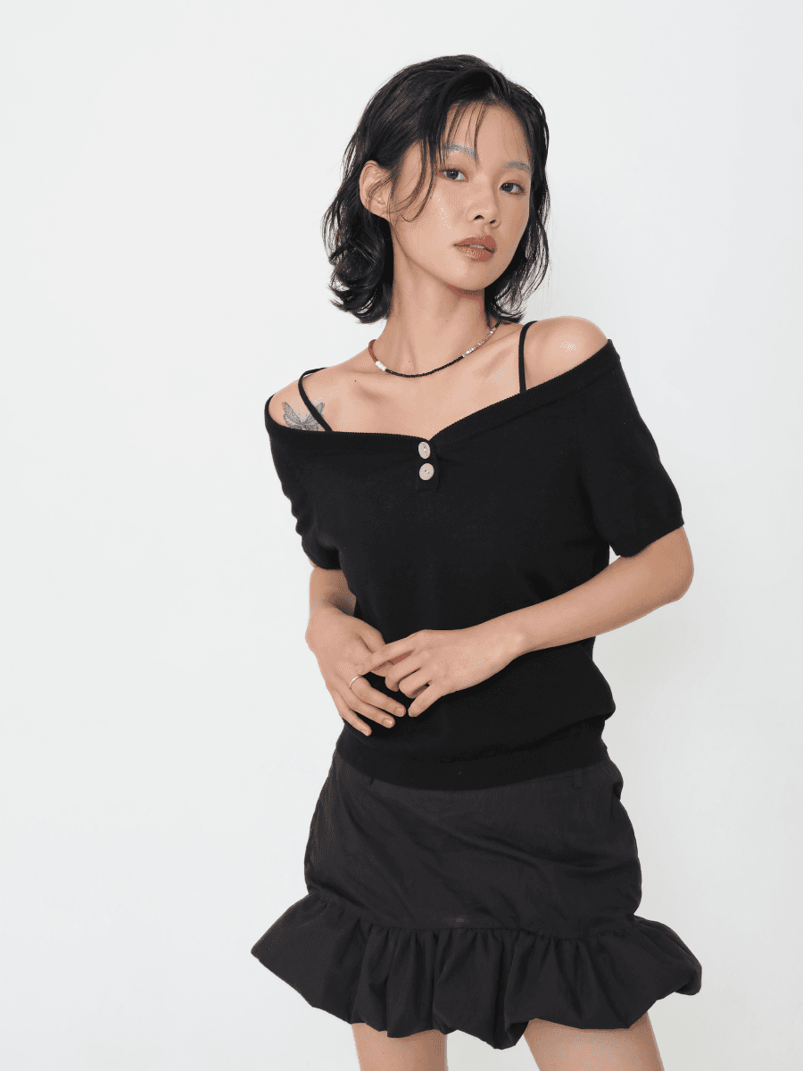 [7월 16일 출고] Black Crow Off-Shoulder Knit