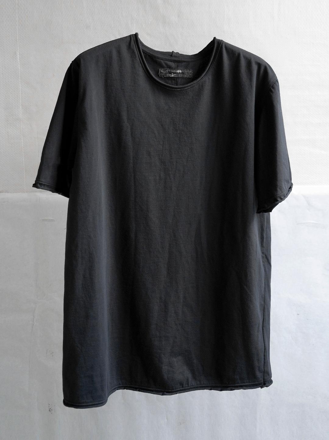 base tee / black