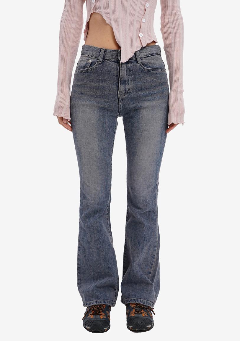 코트니 부츠컷 진