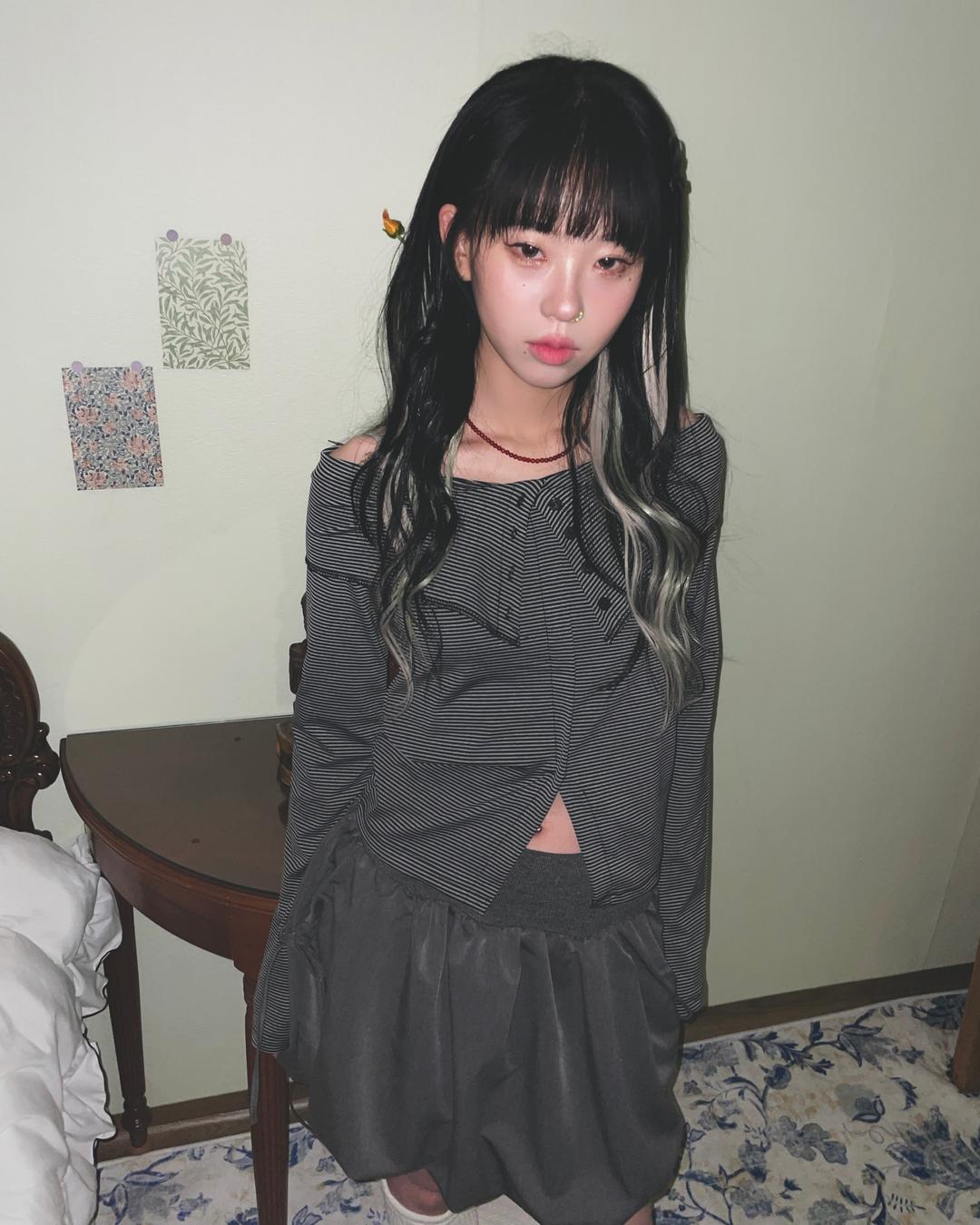 (2color) 모요치 오프숄더 단추 카라 스트라이프 트임티