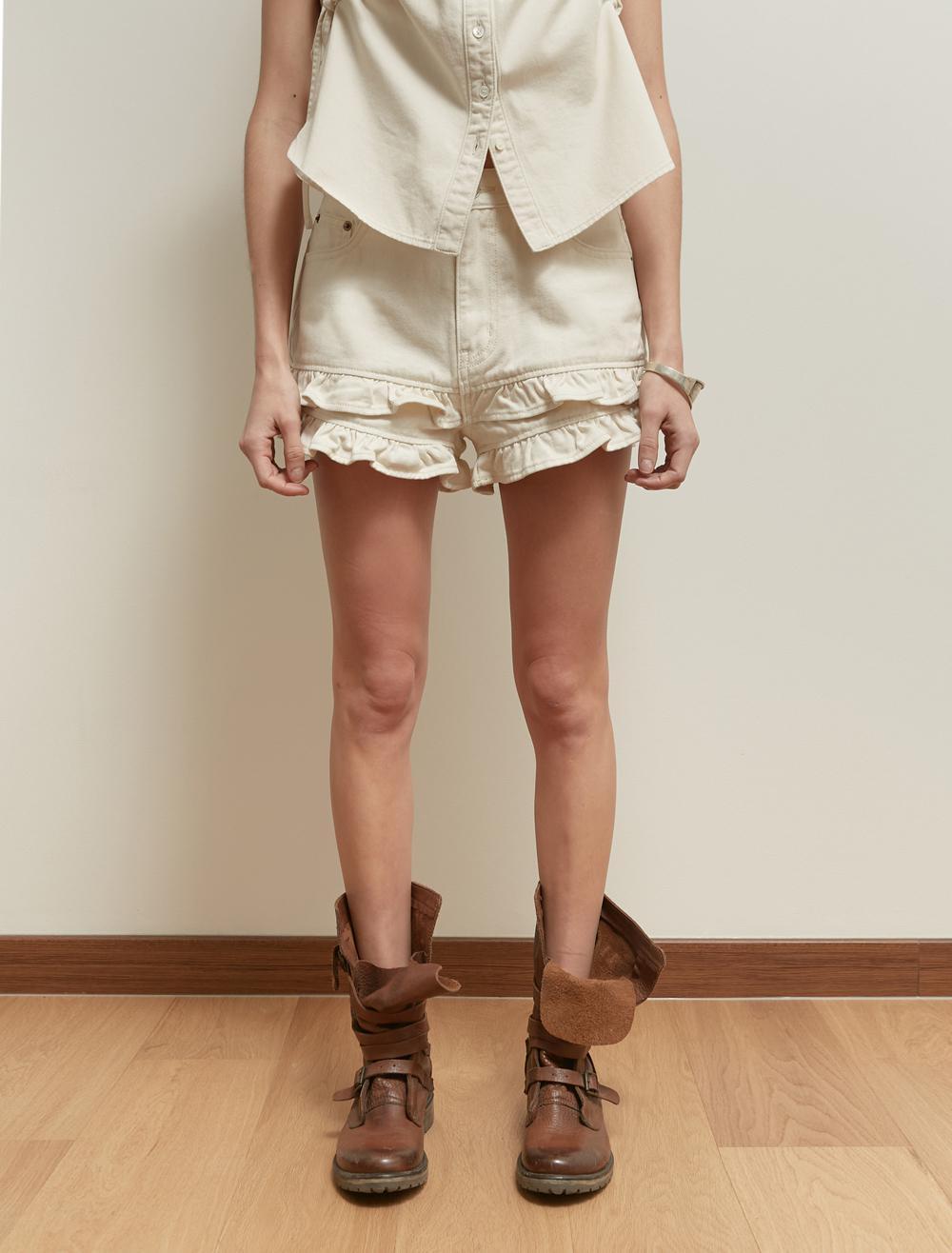 [1차 리오더, 04.26예약배송] FRILL FLARE DENIM SHORTS [IVORY]