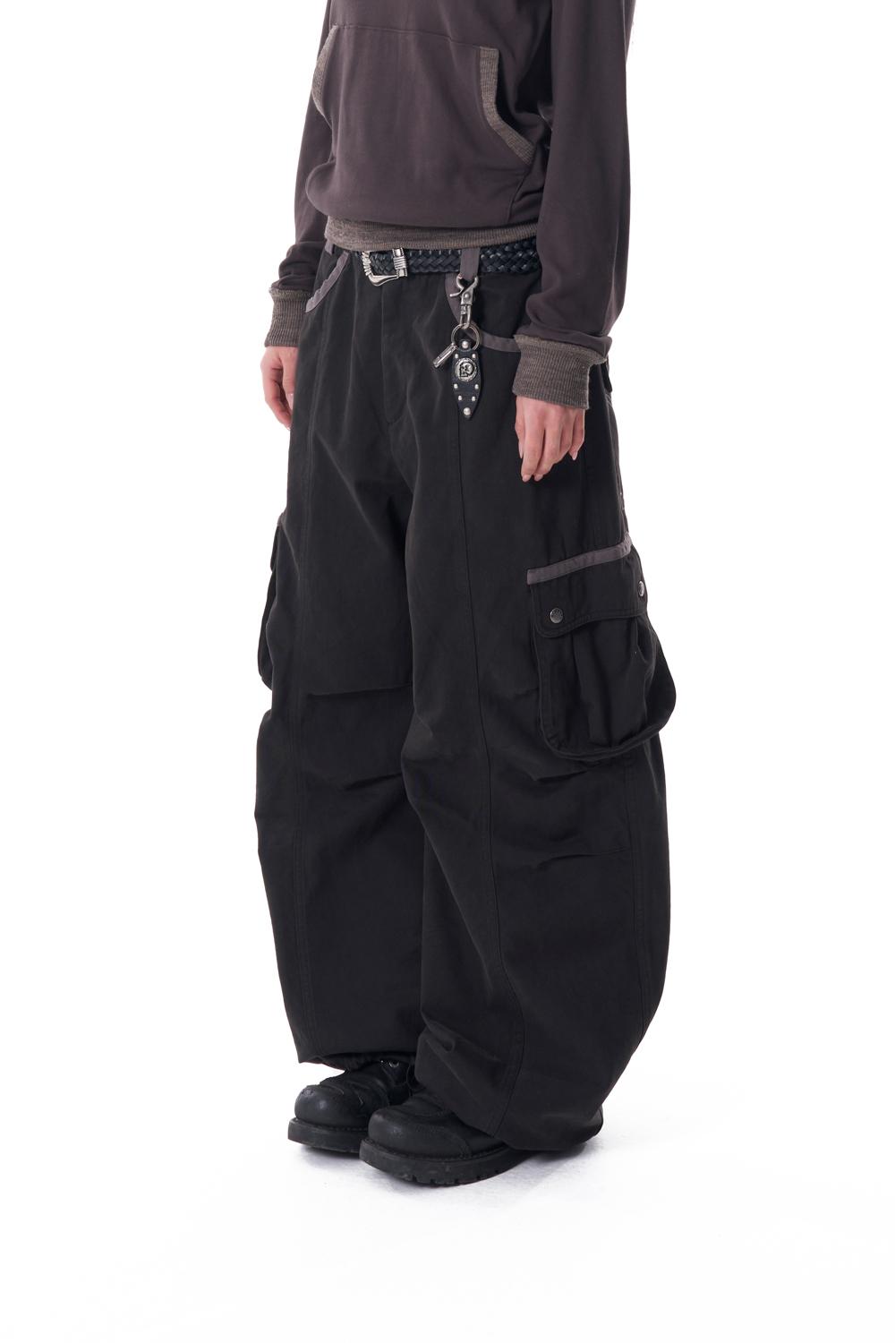 [3.19 예약배송] Knee Pin-tuck Contrast Cargo Pants (Black)