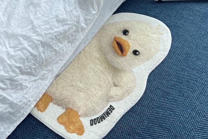 빼꼼 피피 화이트덕 오리 극세사 발매트 러그 침실 주방