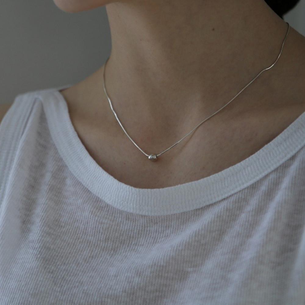 [오르브] ORBES  SMALL PEBBLE NECKLACE