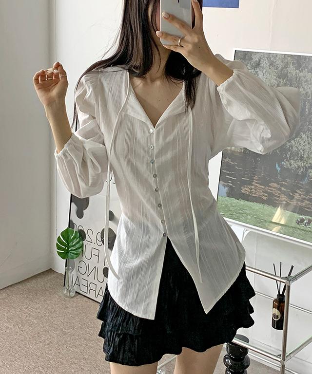 [여신룩/하객룩] 케이트 자개단추 뒷리본 블라우스 (3color)