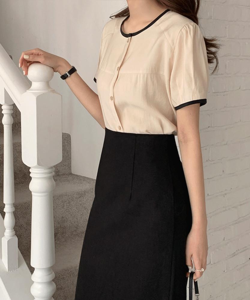 [에드모어] mbs279 프렌치한 분위기의 배색 반팔 블라우스 (2color)