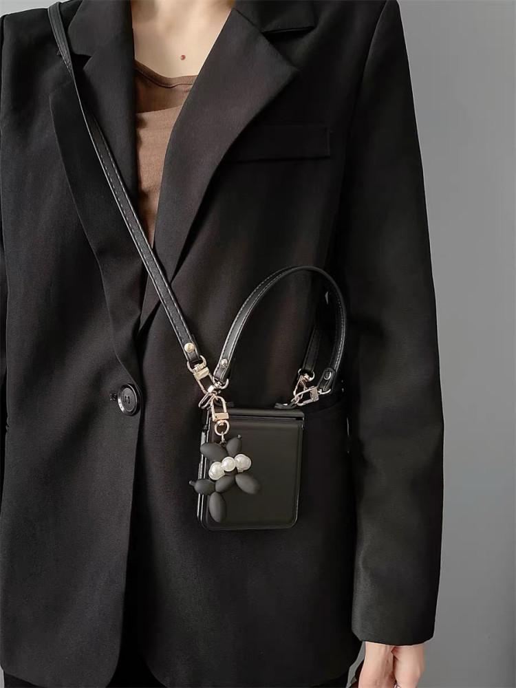 갤럭시지플립5 시크한 강아지 키링 스트랩 목걸이 힌지보호 Z플립5케이스