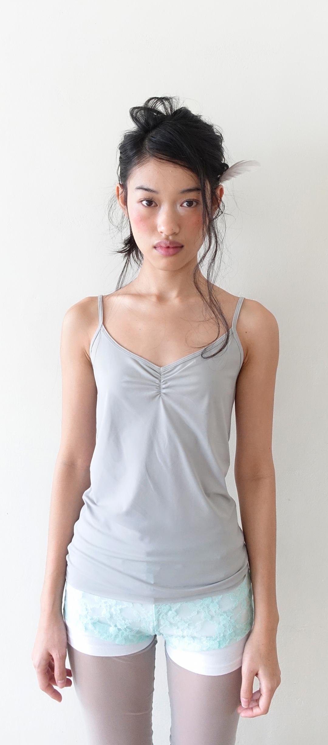 [fe.3] clear sleeveless (grey)