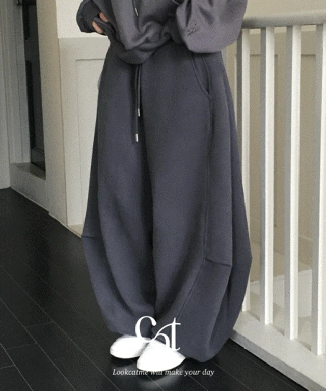 [ 기획 : 브랜드퀄/실물보장 ] 핏온 양기모 커브 절개 벌룬 핀턱 트레이닝 와이드 팬츠