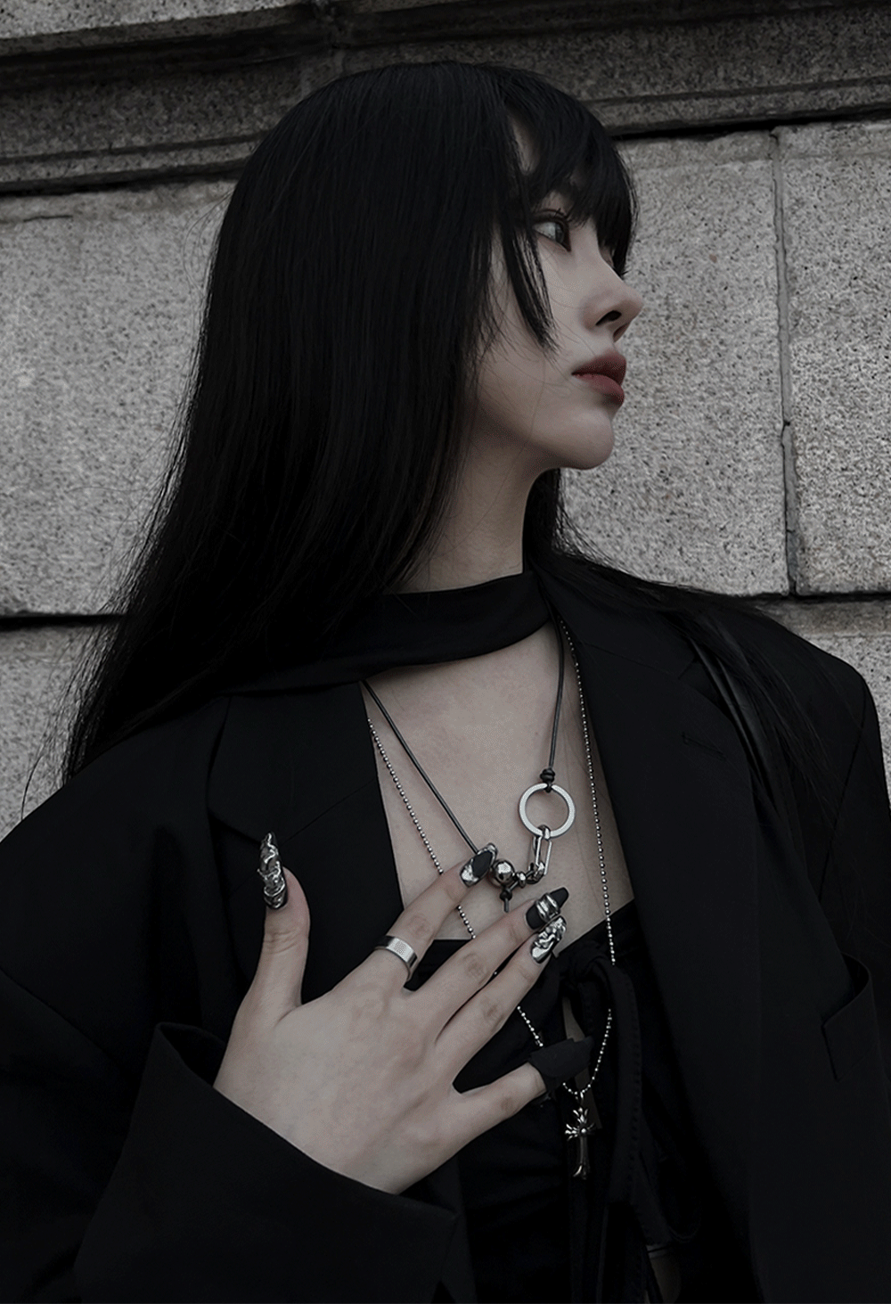 어반유니크 leather loop knot necklace