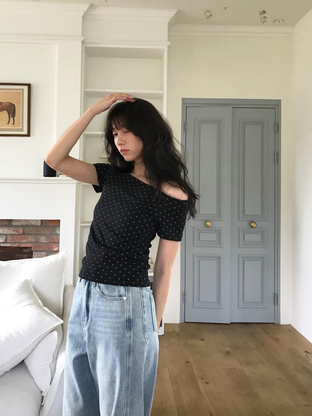 PREFRITT : Dot Off-Shoulder Tee [2color]