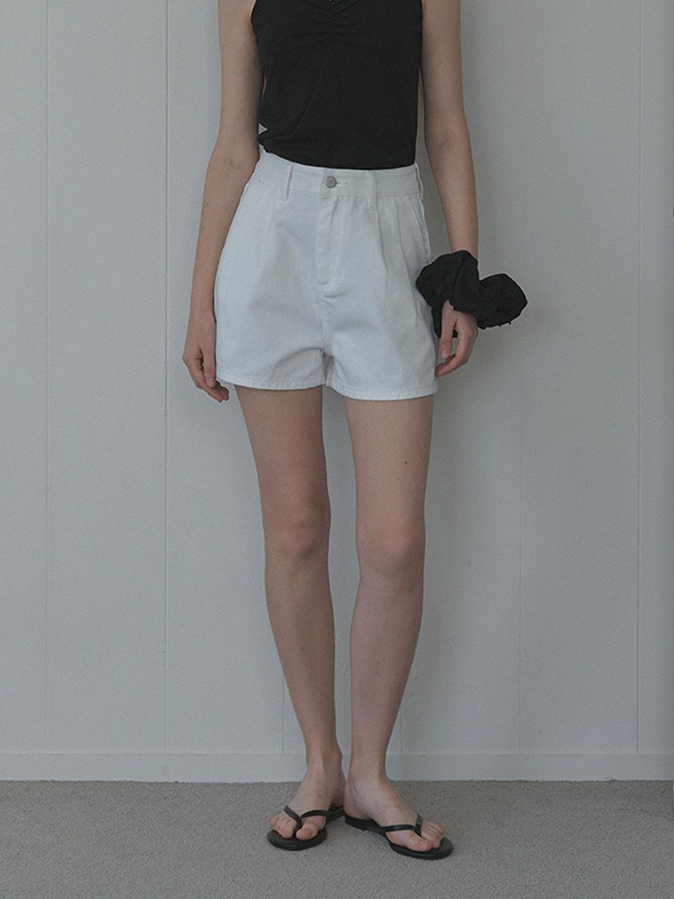 Double Pintuck Denim Shorts_White
