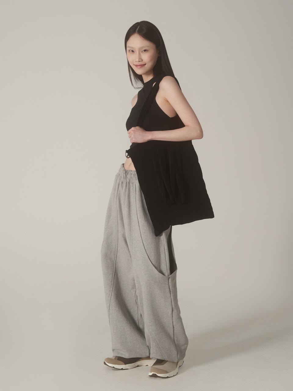 BUNNY EAR CROOS BAG, BLACK