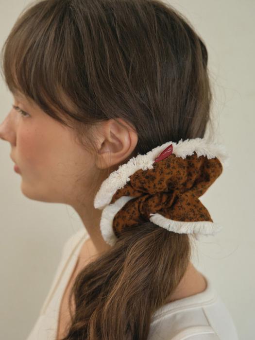 Flower tassel scrunchie_Camel(O25-ACC05)