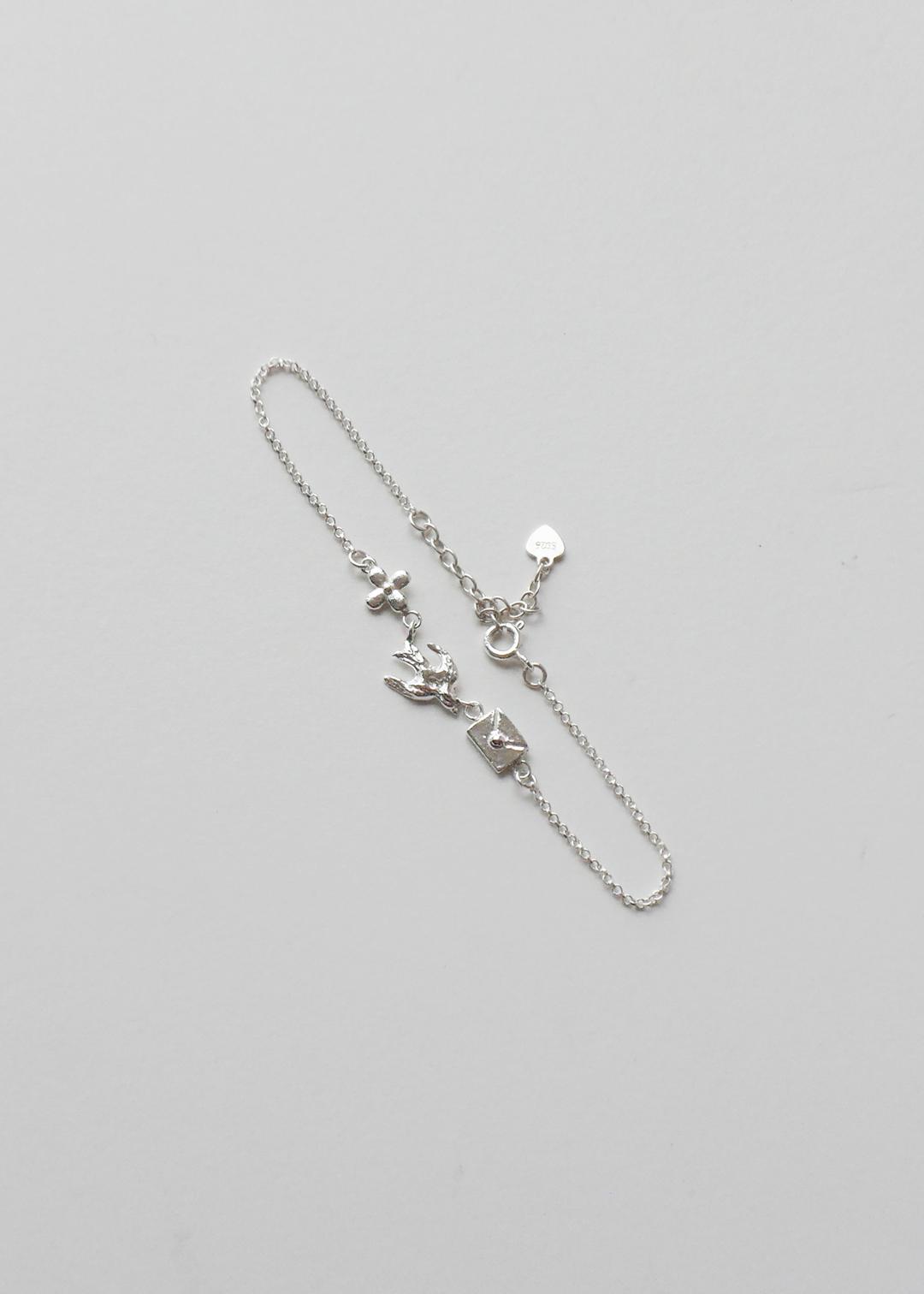 tiny love (bracelet)