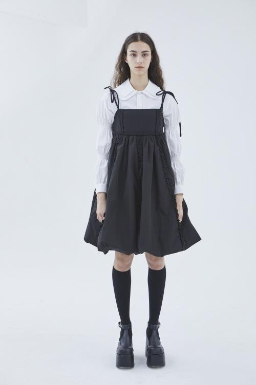 패디드 셔링 디테일 원피스