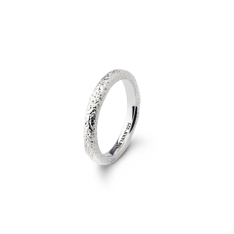 Scratch rareid ring