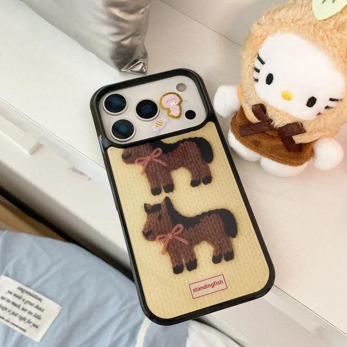 [+아이폰17] yellow knitted animal phone case