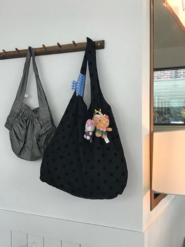 보부상 도트 숄더백