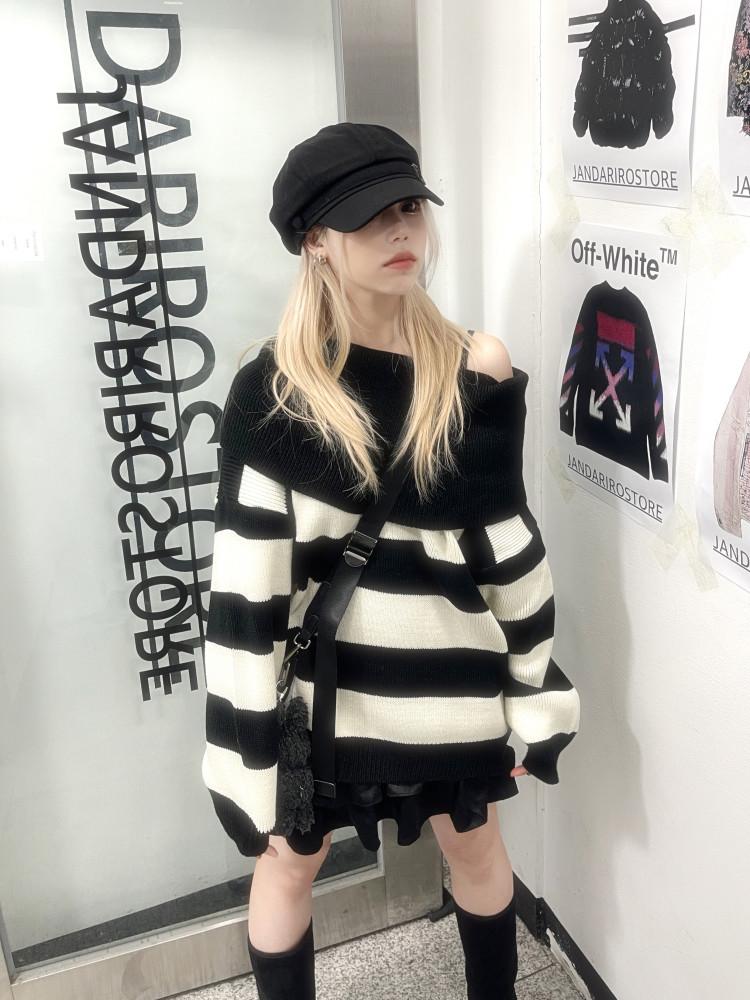 [히니츠키] 쇼콜라 숄더 오버핏 단가라 니트 (2color)