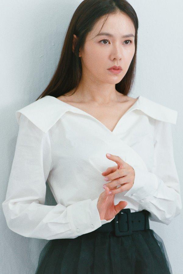 ELLIE V-neck blouse (Off white)