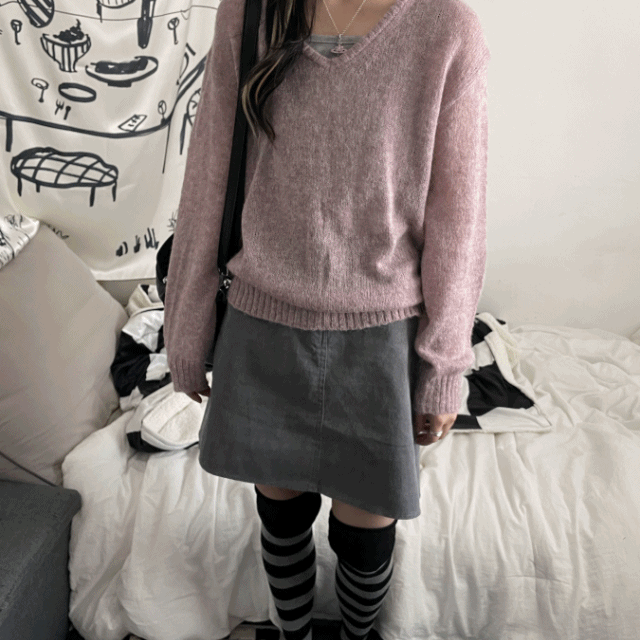 angora V neck knit