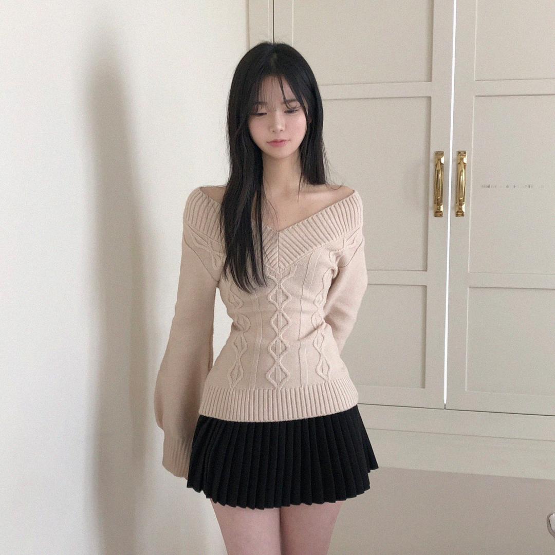 더멋 [완전날씬핏]브이넥 오프숄더 꽈배기 긴팔 니트