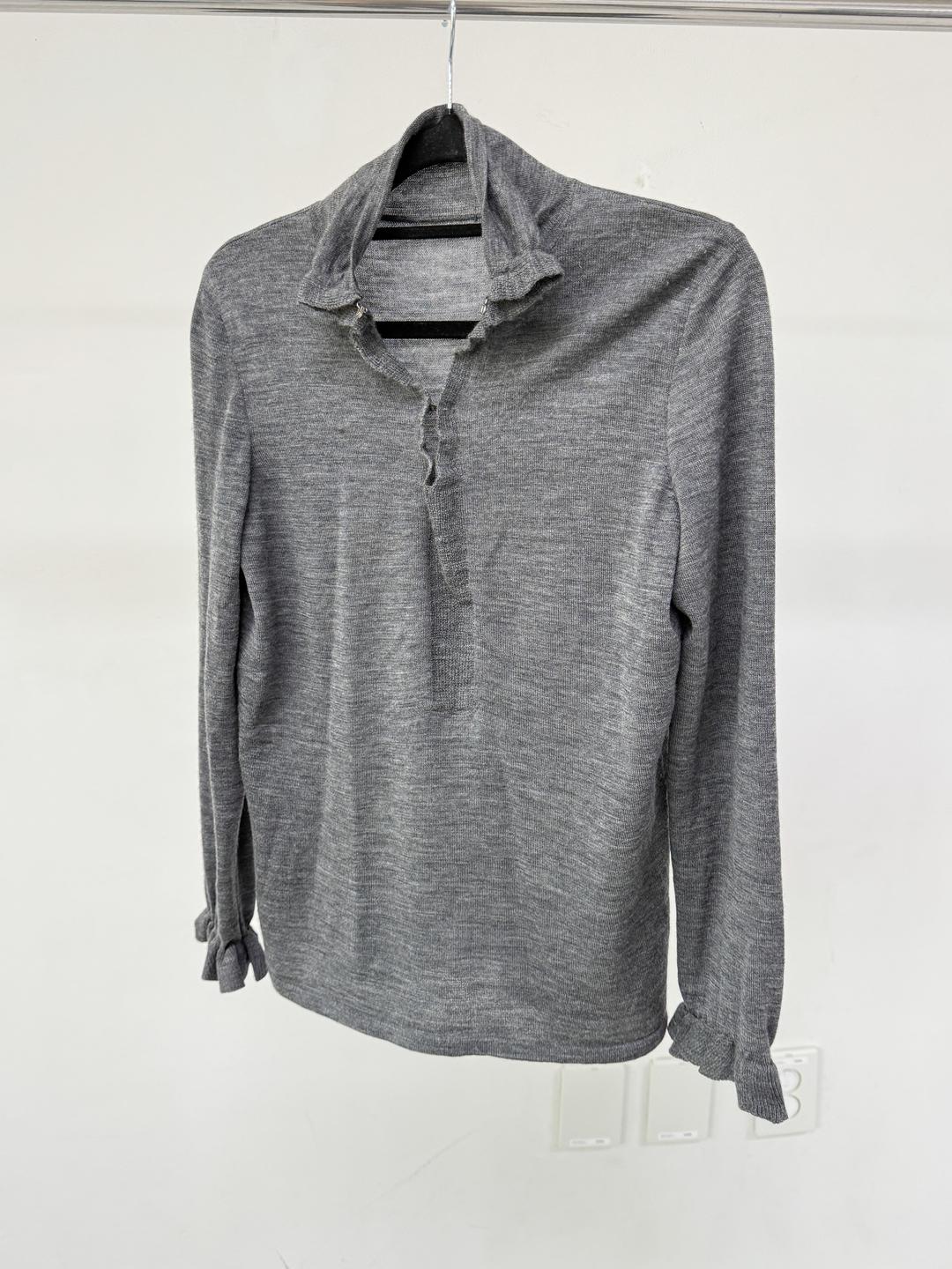 893. Grey Hook Collar Knit