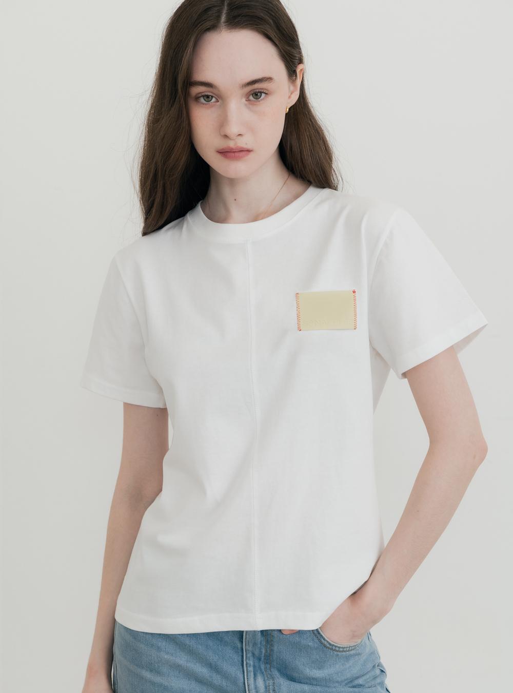 (W) 에센셜 레몬 레더 티셔츠 화이트